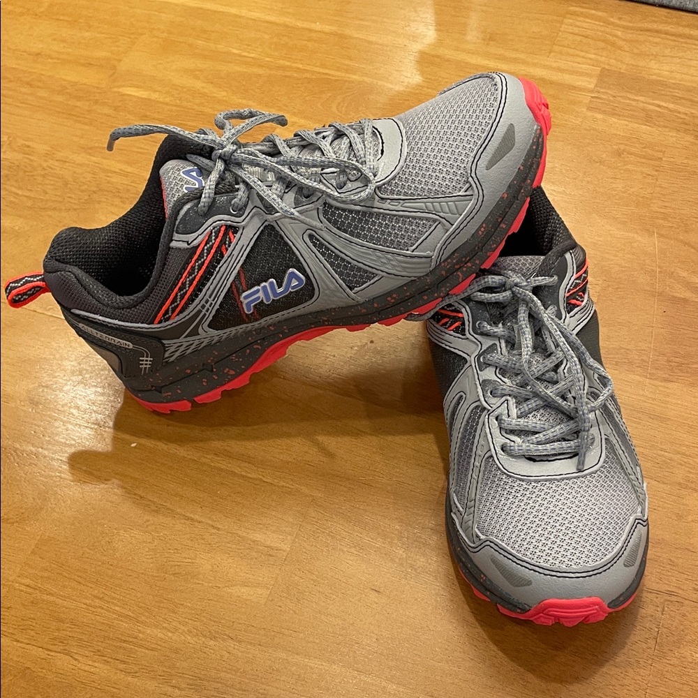 New Fila TKO All Terrain Running Shoes Women’s Size 9.5 Grey Orange
